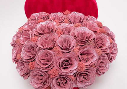Aranjament Floral "Glitter Heart" în Cutie de Catifea