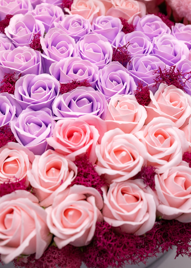 Aranjament Lux Trandafiri Săpun Roz & Lila, Ursulet Gri