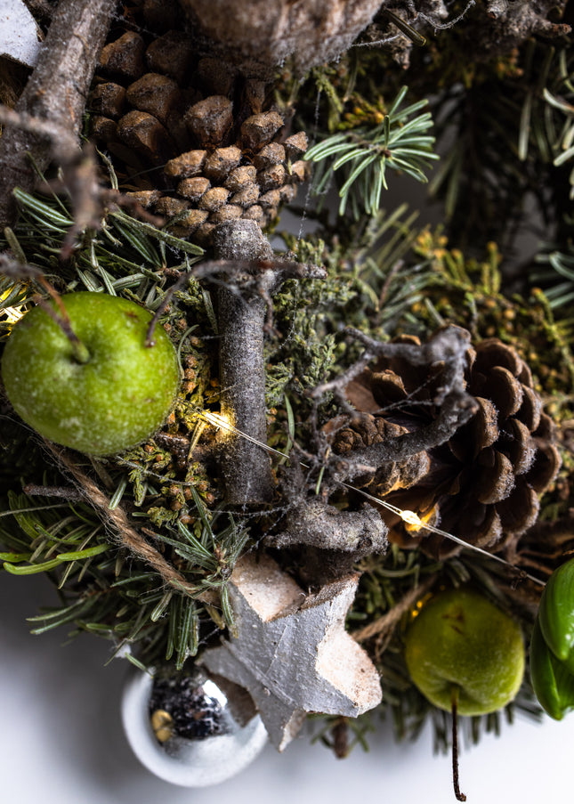 Coroniță de Crăciun Artizanală „Silver Frost & Natural Bark”