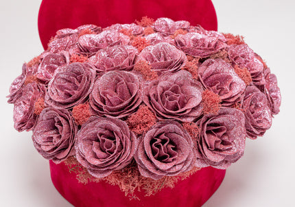 Aranjament Floral "Glitter Heart" în Cutie de Catifea
