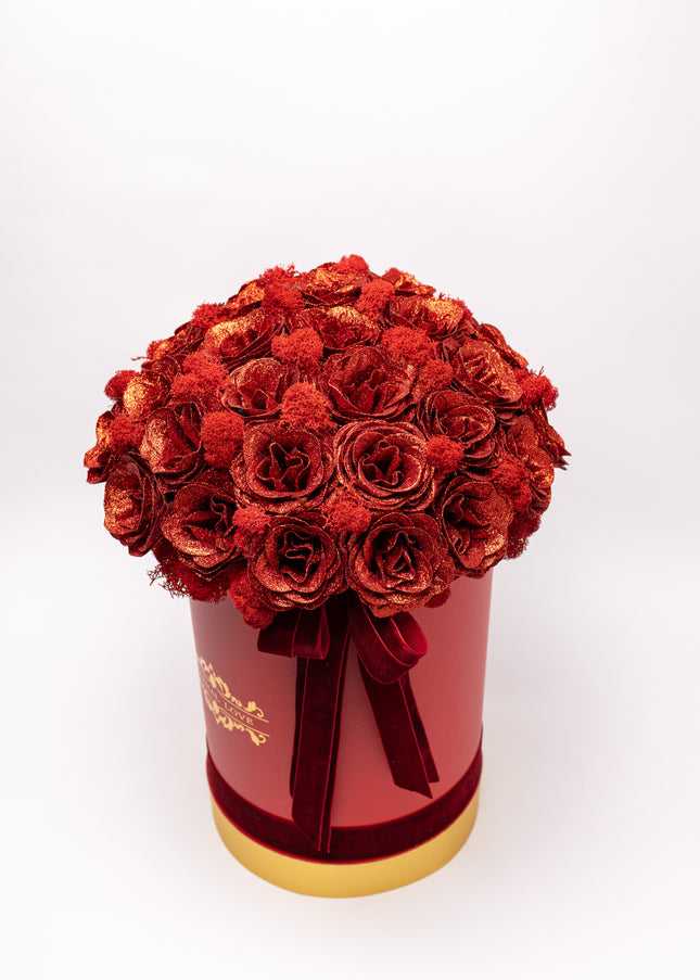 Aranjament cutie vișinie cu trandafiri sclipitori "Glow"