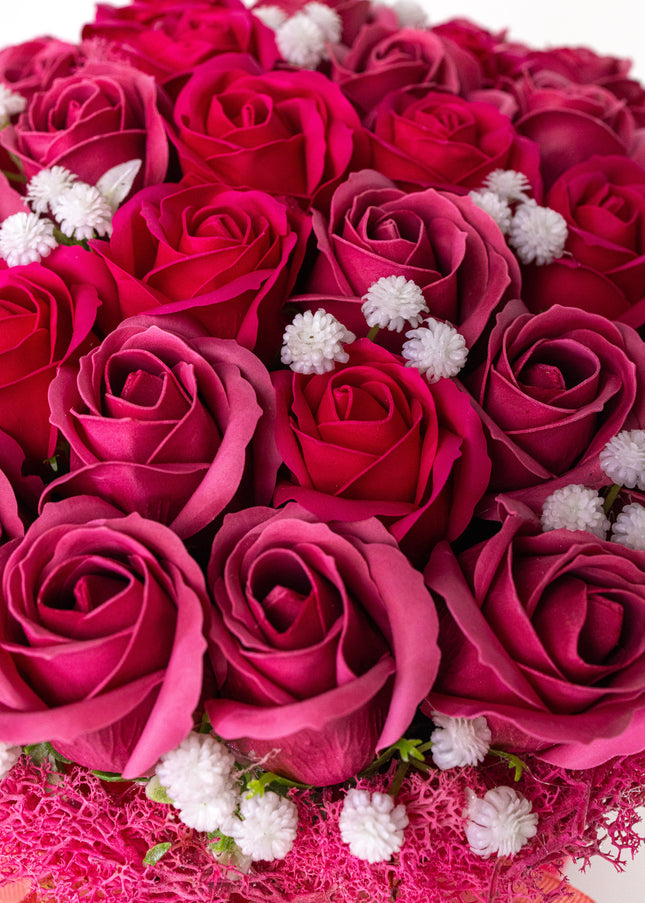 Aranjament Lux Trandafiri Săpun Roșii, Cutie Catifea