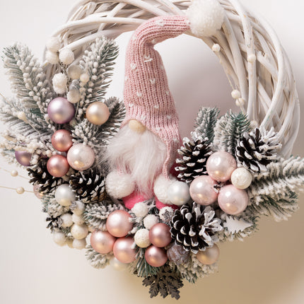 Coroniță Crăciun "Pink Gnom" pe Lemn Natural Împletit