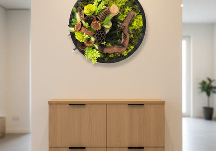 Tablou Biophilic Circular „Emerald Orb” – Panou Decorativ Handmade cu Mușchi, Licheni și Relief de Pădure