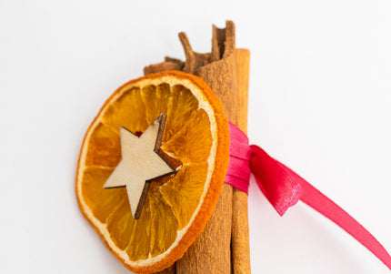 Lumânare Decorativă Artizanală „Cinnamon Angel Glow”
