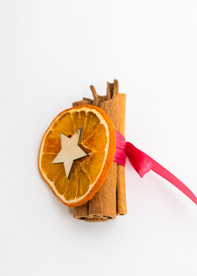 Lumânare Decorativă Artizanală „Cinnamon Angel Glow”