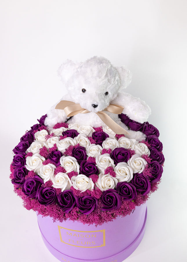 Aranjament Lux Trandafiri Săpun Mov-Alb, Ursulet Pufos