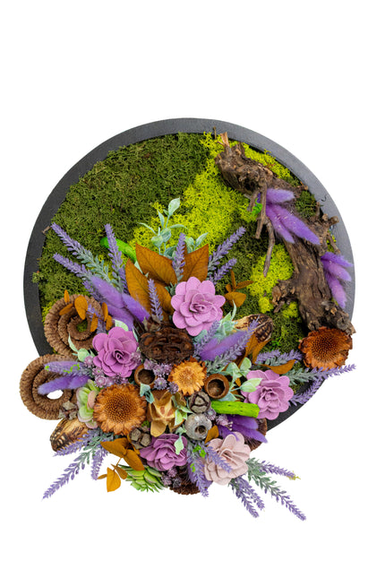 Tablou decorativ „Purple Forest” – aranjament decorativ cu mușchi și flori