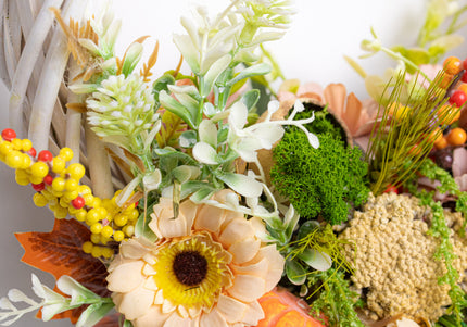 Coroniță Florală „Autumn Harvest” – Aranjament Handmade pe Bază de Răchită Albă, Design Bogat cu Plante Uscate