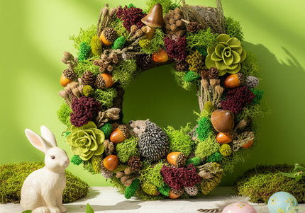 Coroniță Handmade „Prietenii Pădurii” cu Arici și Licheni – Decor Artizanal din Mușchi Stabilizat și Elemente Naturale