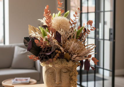 Aranjament Floral „Terra Muse” în Bust Sculptural – Creație Handmade cu Protea King Gold, Eucalipt Arămiu și Accente Moss Green