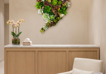 Tablou decorativ „Green Heart Succulent” – inimă cu plante suculente și mușchi stabilizat
