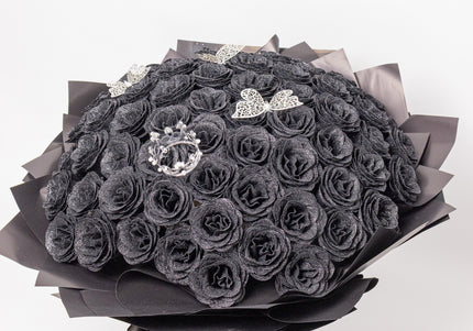Buchet Gigant "Midnight Empress" 101 Trandafiri și Coroană