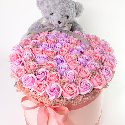 Aranjament Lux Trandafiri Săpun Roz, Ursulet Catifea