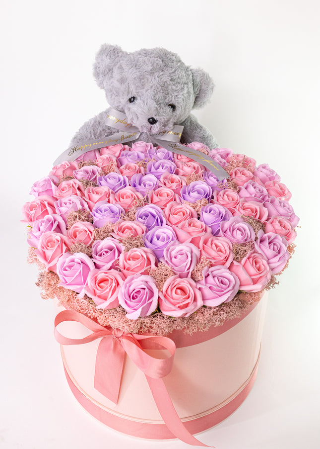 Aranjament Lux Trandafiri Săpun Roz, Ursulet Catifea