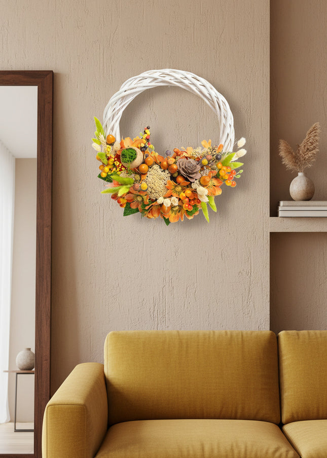 Coroniță Handmade „Harvest Sun” – Aranjament Floral pe Bază de Răchită Albă cu Flori de Câmp și Dovleci