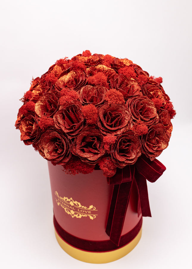 Aranjament cutie vișinie cu trandafiri sclipitori "Glow"