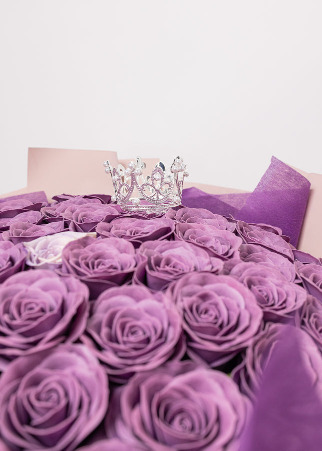 Buchet Gigant "Lavender Majesty" cu 101 Trandafiri și Tiară