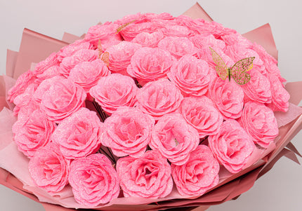 Buchet Gigant "Pink Sparkle" cu 99 Trandafiri și Fluturi
