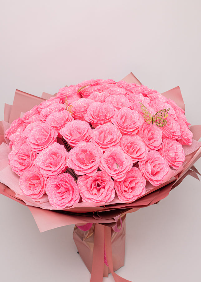 Buchet Gigant "Pink Sparkle" cu 99 Trandafiri și Fluturi