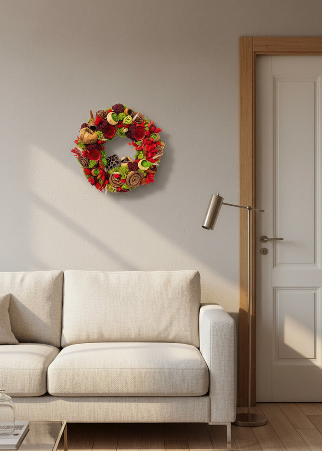Coroniță Biophilică „Ruby Moss Garland” – Aranjament Handmade cu Licheni, Mușchi Stabilizat și Flori Roșu Intens
