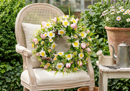 Coroniță florală „Spring Meadow” – decor natural cu flori albe, galbene și accente verzi