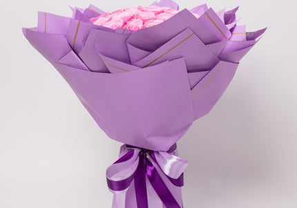 Buchet Gigant "Pink Majesty" cu 59 Trandafiri Roz Orchid