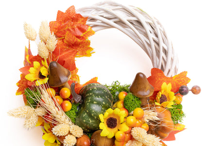 Coroniță Handmade „Autumn Forest Tale” – Aranjament cu Dovleci, Ciuperci și Spice pe Bază de Răchită Albă
