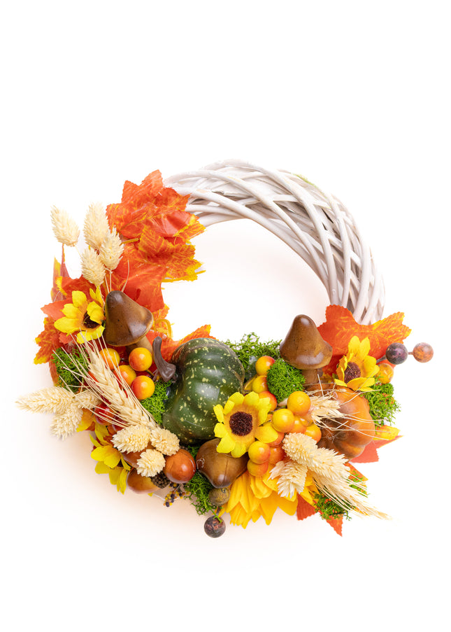 Coroniță Handmade „Autumn Forest Tale” – Aranjament cu Dovleci, Ciuperci și Spice pe Bază de Răchită Albă