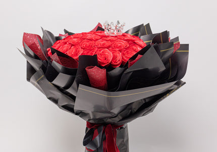Buchet Gigant "Royal Crimson" cu 79 Trandafiri și Coroană