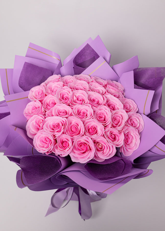 Buchet Gigant "Pink Majesty" cu 59 Trandafiri Roz Orchid