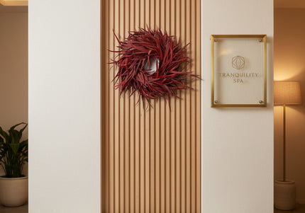 Coroniță Decorativă Handmade „Crimson Breeze” – Aranjament Circular din Eucalipt Roșu Burgund