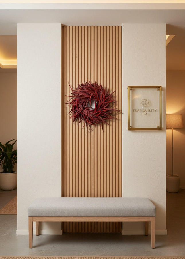 Coroniță Decorativă Handmade „Crimson Breeze” – Aranjament Circular din Eucalipt Roșu Burgund