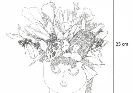 Aranjament Floral „Pink Reverie” în Vas Sculptural Roz – Decor Handmade cu Banksia Purpurie, Flori Criogenate și Accente Catifelate