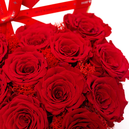 Aranjament Inimă Lux, 11 Trandafiri Criogenați Roșii