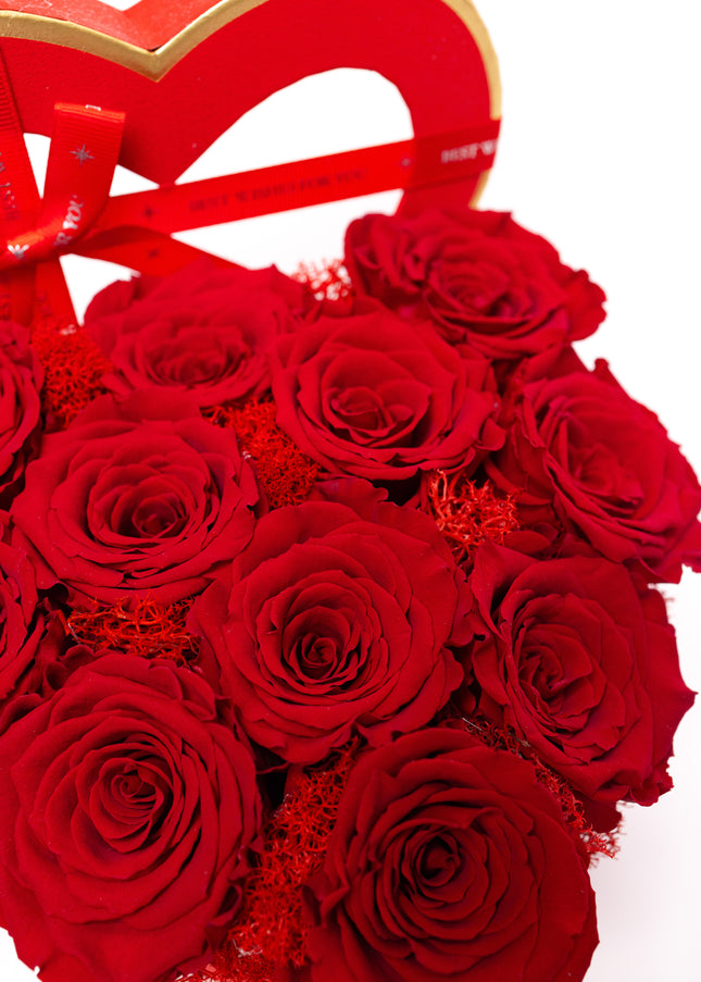 Aranjament Inimă Lux, 11 Trandafiri Criogenați Roșii