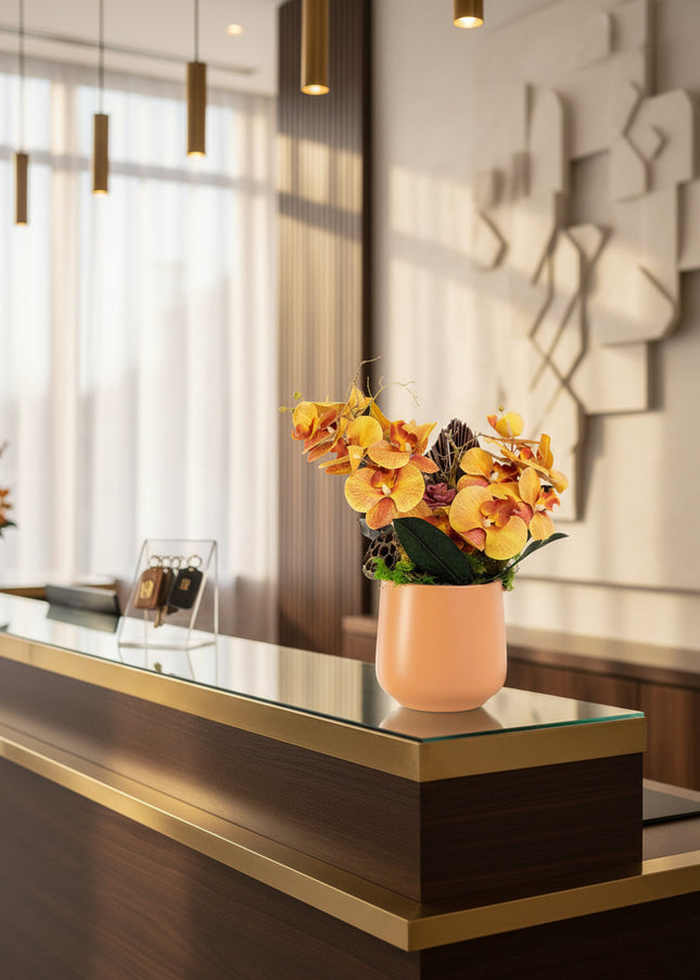 Aranjament Floral „Orchid Sunset” în Vas Ceramic – Compoziție Premium cu Orhidee Portocalii, Licheni și Accente Exotice