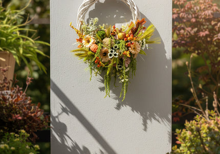 Coroniță Florală „Autumn Harvest” – Aranjament Handmade pe Bază de Răchită Albă, Design Bogat cu Plante Uscate
