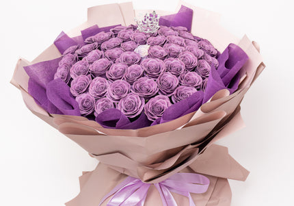 Buchet Gigant "Lavender Majesty" cu 101 Trandafiri și Tiară