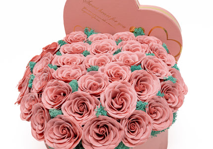 Aranjament "Pink Serenity" în Cutie Inimă Roz Pastel