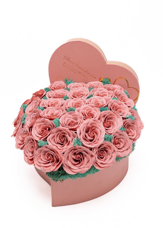 Aranjament "Pink Serenity" în Cutie Inimă Roz Pastel
