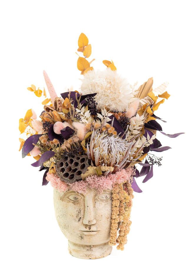 Aranjament Floral „Statue of Muse” în Vas Sculptural – Decor Artizanal cu Protea Albă, Flori Uscate și Accente Boho-Chic