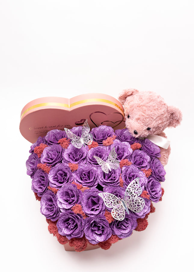 Aranjament Inimă Roz cu 47 Trandafiri Imperiali Mov (Glitter), Ursulet & Fluturi
