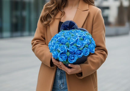 Aranjament "Blue Sapphire" în Cutie Inimă bleumarin