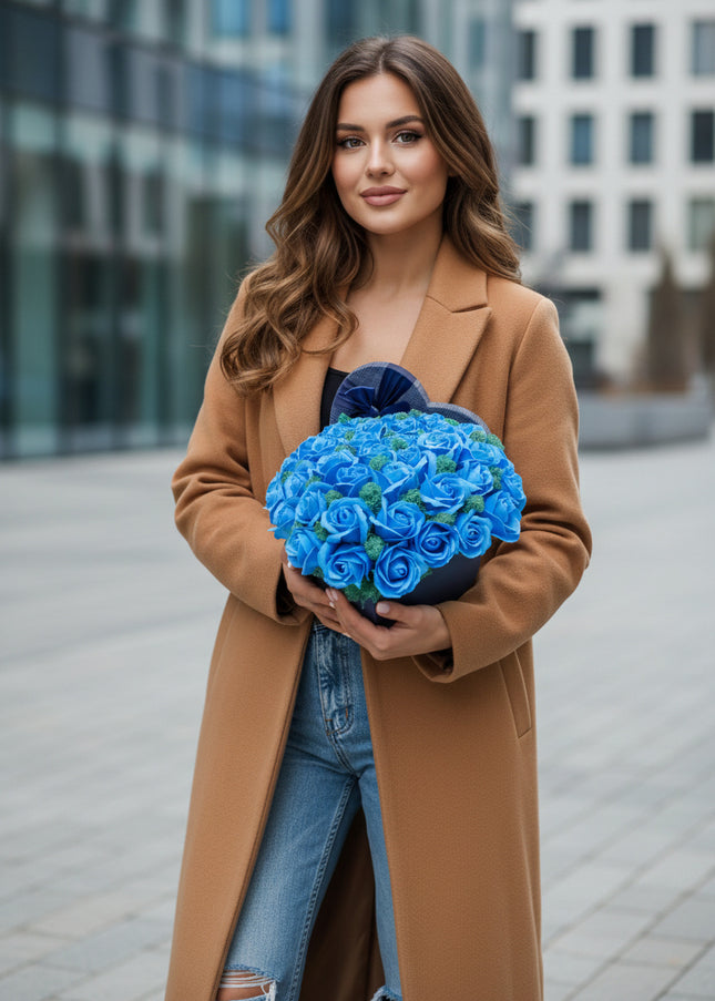 Aranjament "Blue Sapphire" în Cutie Inimă bleumarin