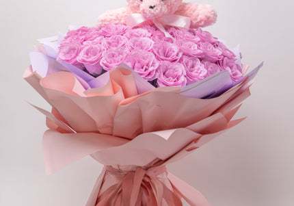 Buchet de Lux „Amethyst Bear Hug” cu 101 Trandafiri Sclipitori