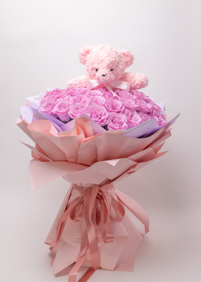 Buchet de Lux „Amethyst Bear Hug” cu Trandafiri Sclipitori