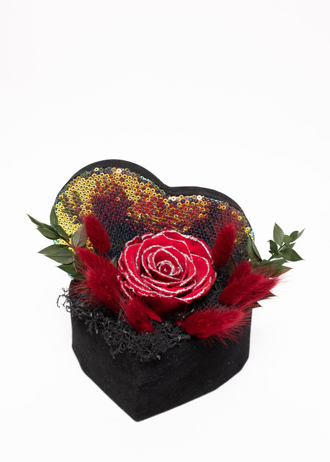 Aranjament Inimă Paiete & Catifea, Trandafir Criogenat Roșu cu Argintiu