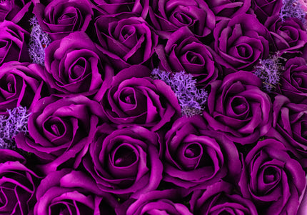 Aranjament Lux Trandafiri Artizanali Violet-Roz, Ursulet Gri