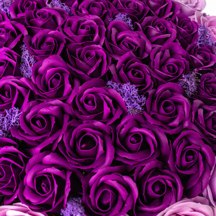 Aranjament Lux Trandafiri Săpun Violet-Roz, Ursulet Gri